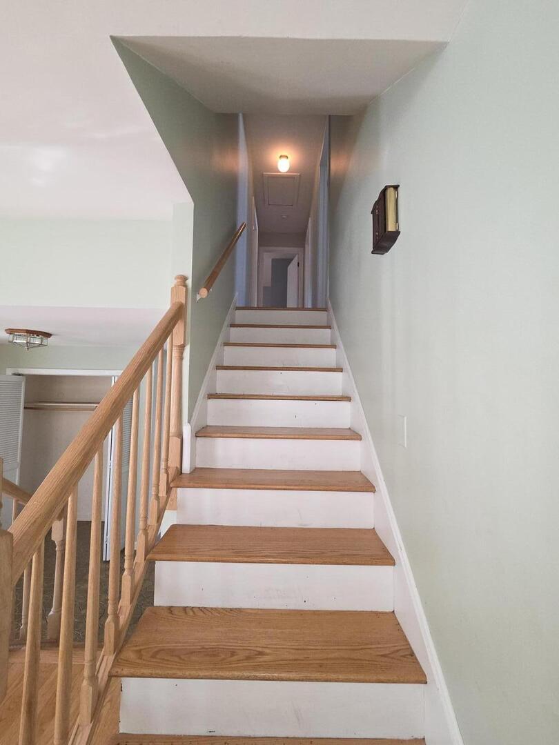 8900 W 93rd Street, Hickory Hills, IL 60457
