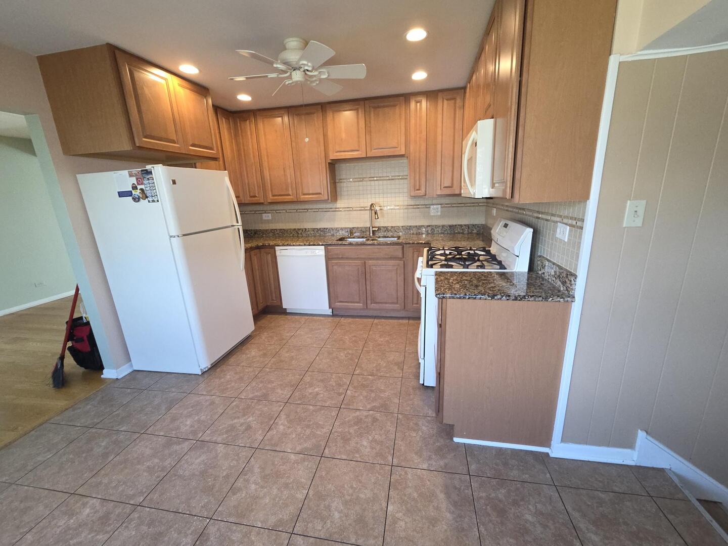 8900 W 93rd Street, Hickory Hills, IL 60457