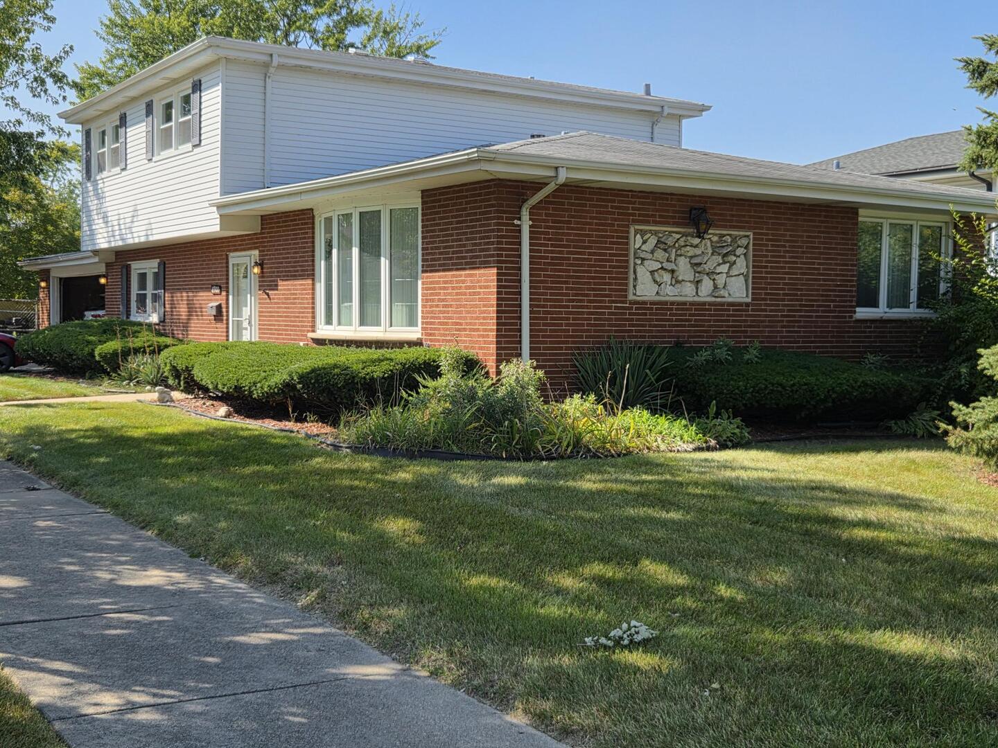 8900 W 93rd Street, Hickory Hills, IL 60457