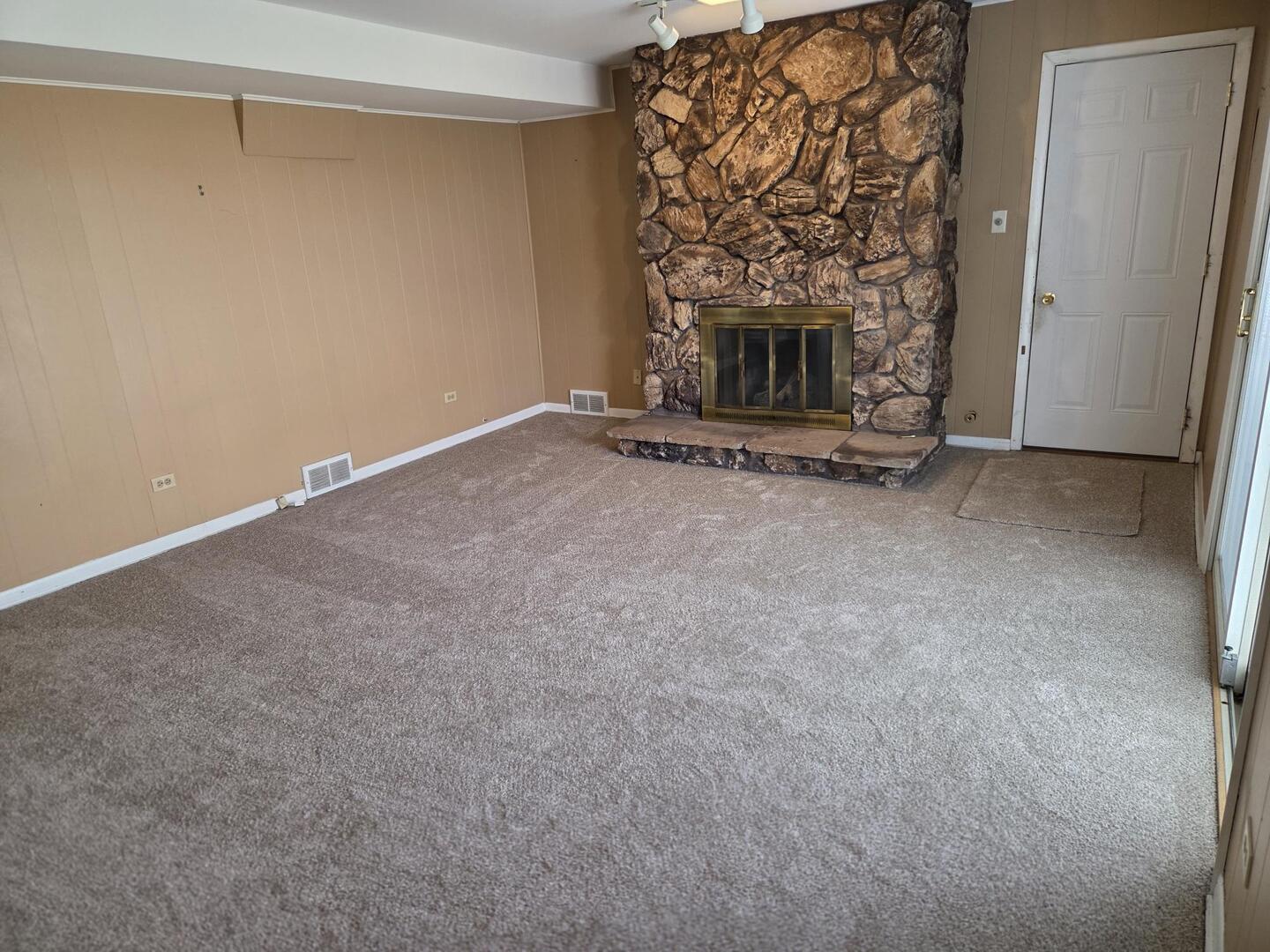 8900 W 93rd Street, Hickory Hills, IL 60457