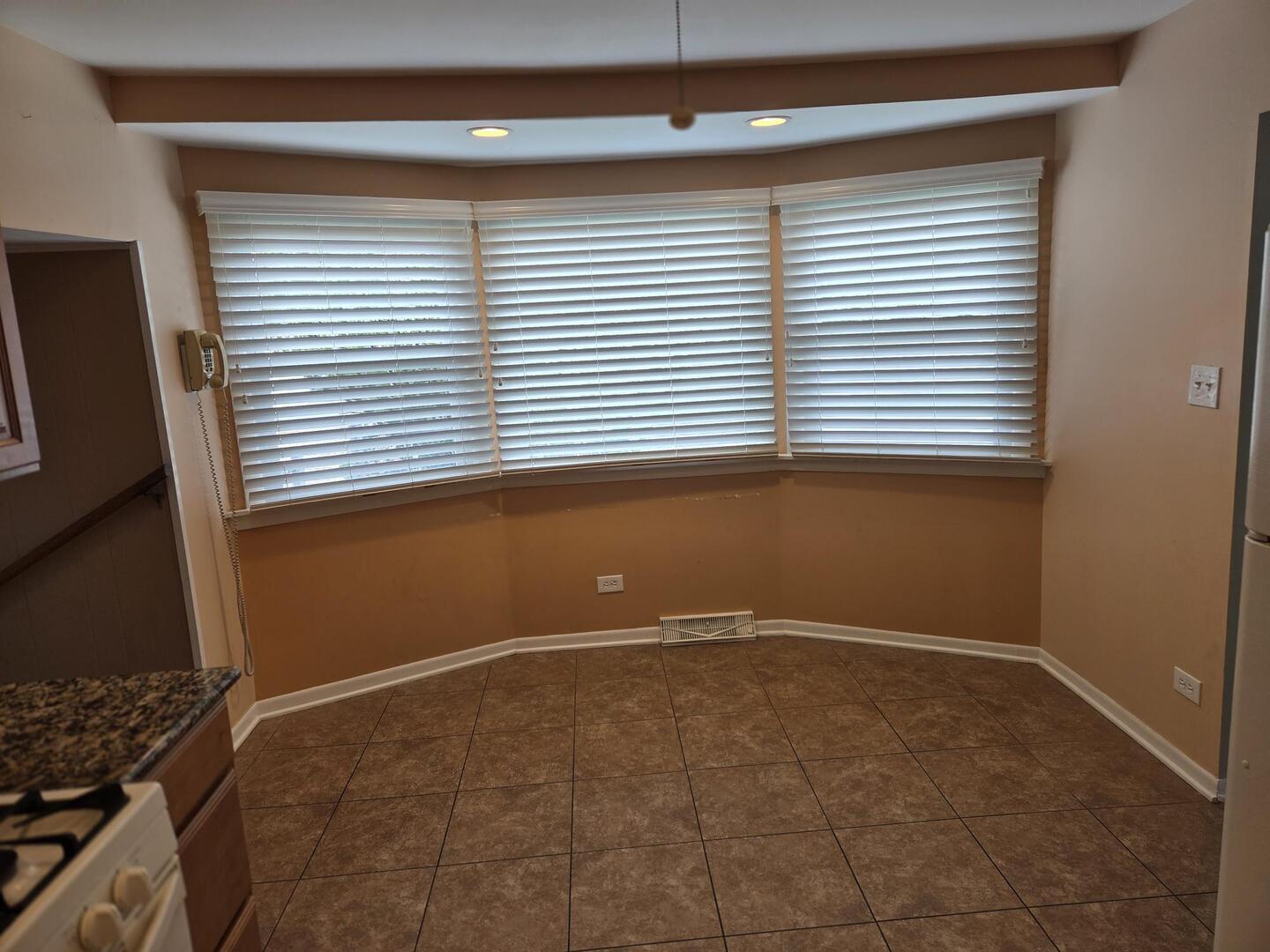 8900 W 93rd Street, Hickory Hills, IL 60457