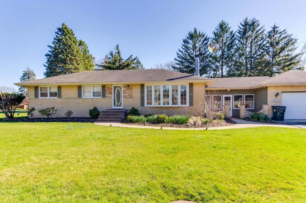 23W073 Dickens Avenue, Glen Ellyn, IL 60137