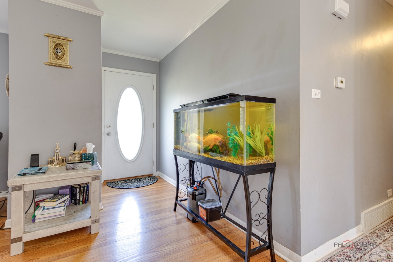23W073 Dickens Avenue, Glen Ellyn, IL 60137