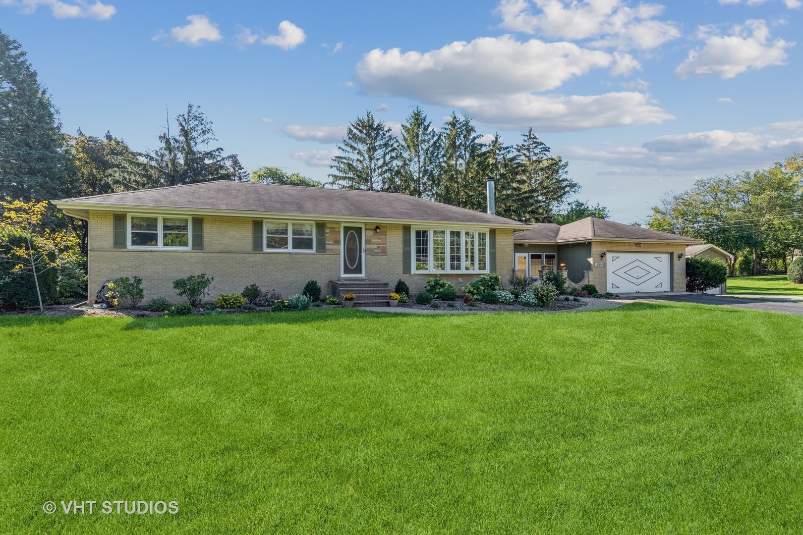 23W073 Dickens Avenue, Glen Ellyn, IL 60137