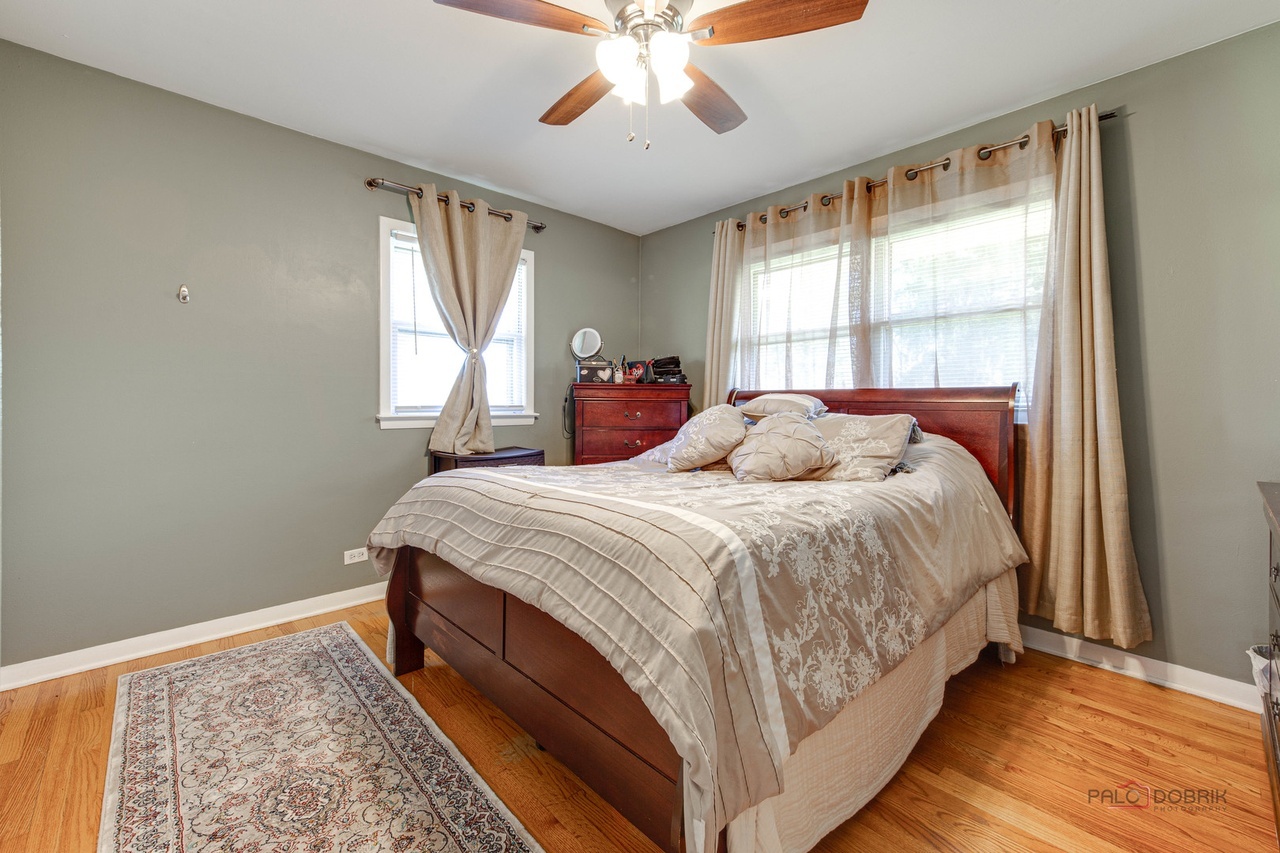 23W073 Dickens Avenue, Glen Ellyn, IL 60137