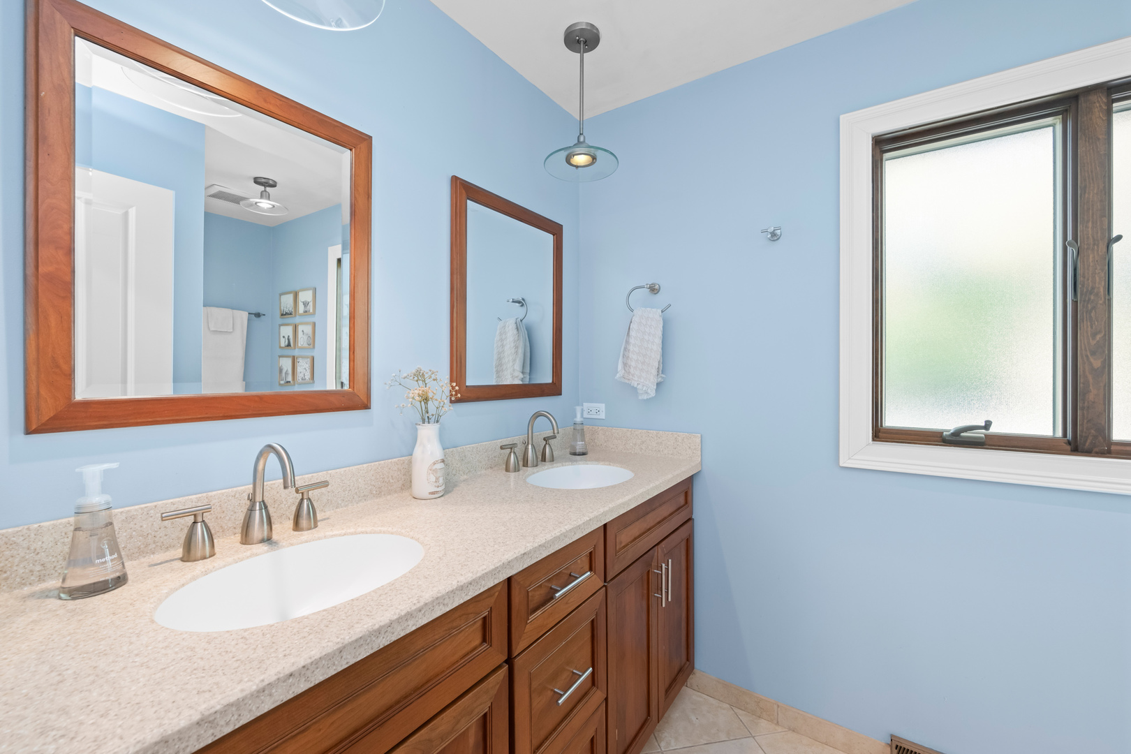 1306 S Walnut Avenue, Arlington Heights, IL 60005