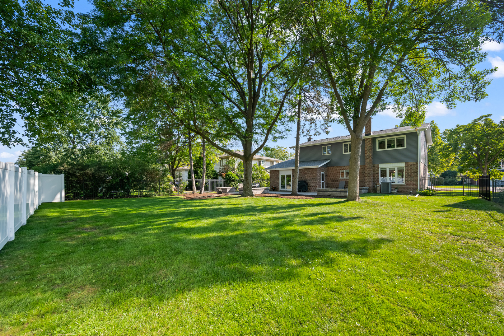 1306 S Walnut Avenue, Arlington Heights, IL 60005