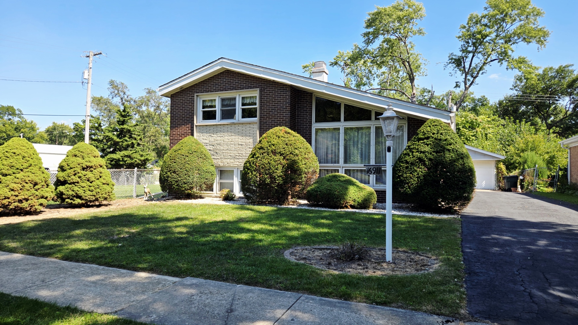 16911 Murphy Avenue, Hazel Crest, IL 60429