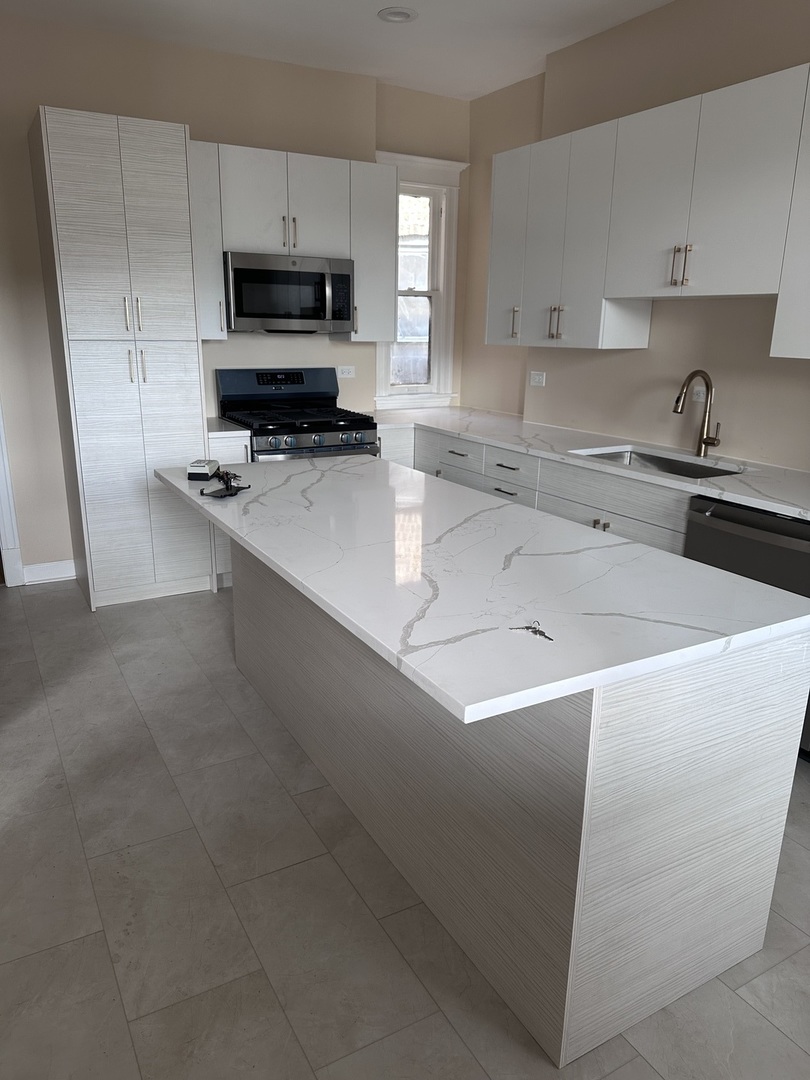 6121 S Evans Avenue #2, Chicago, IL 60637