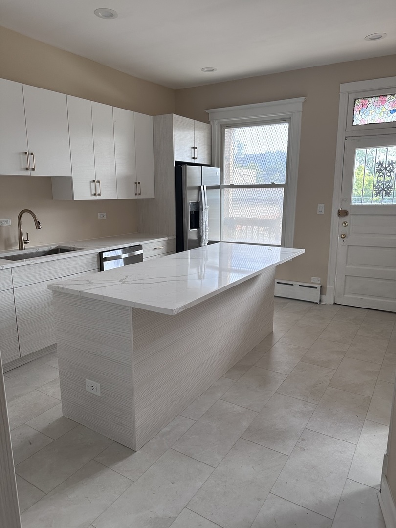 6121 S Evans Avenue #2, Chicago, IL 60637