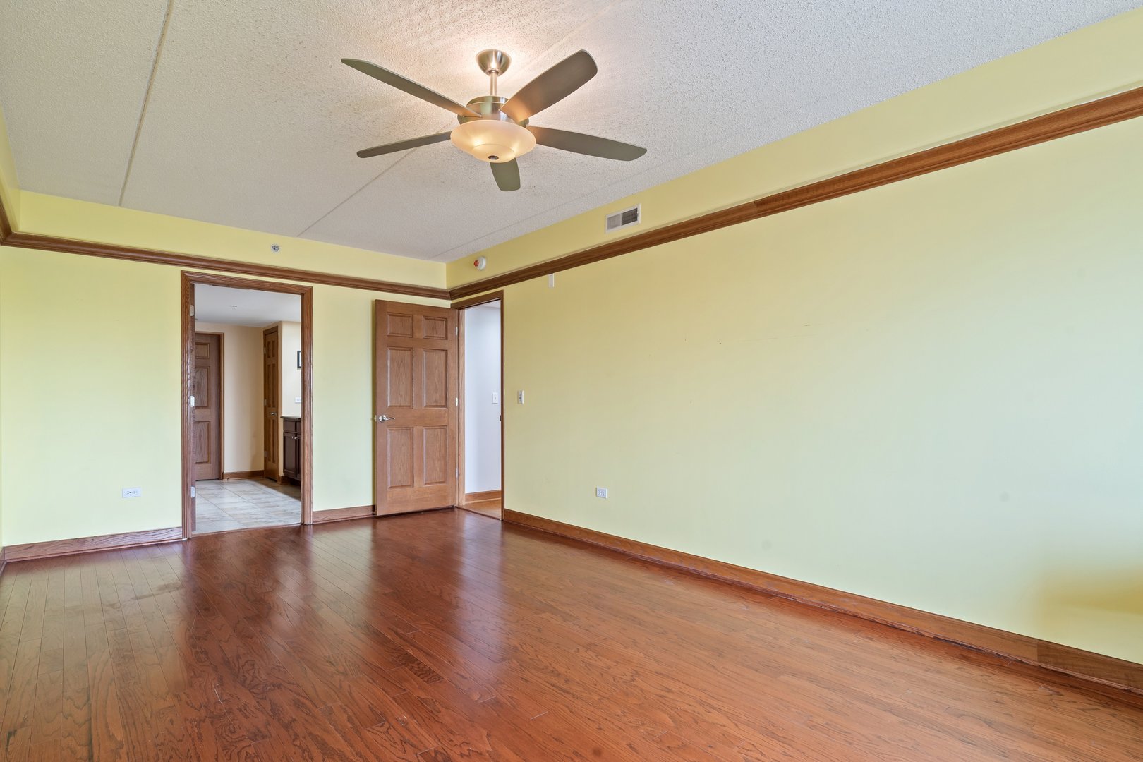 4833 N Olcott Avenue #307, Harwood Heights, IL 60706