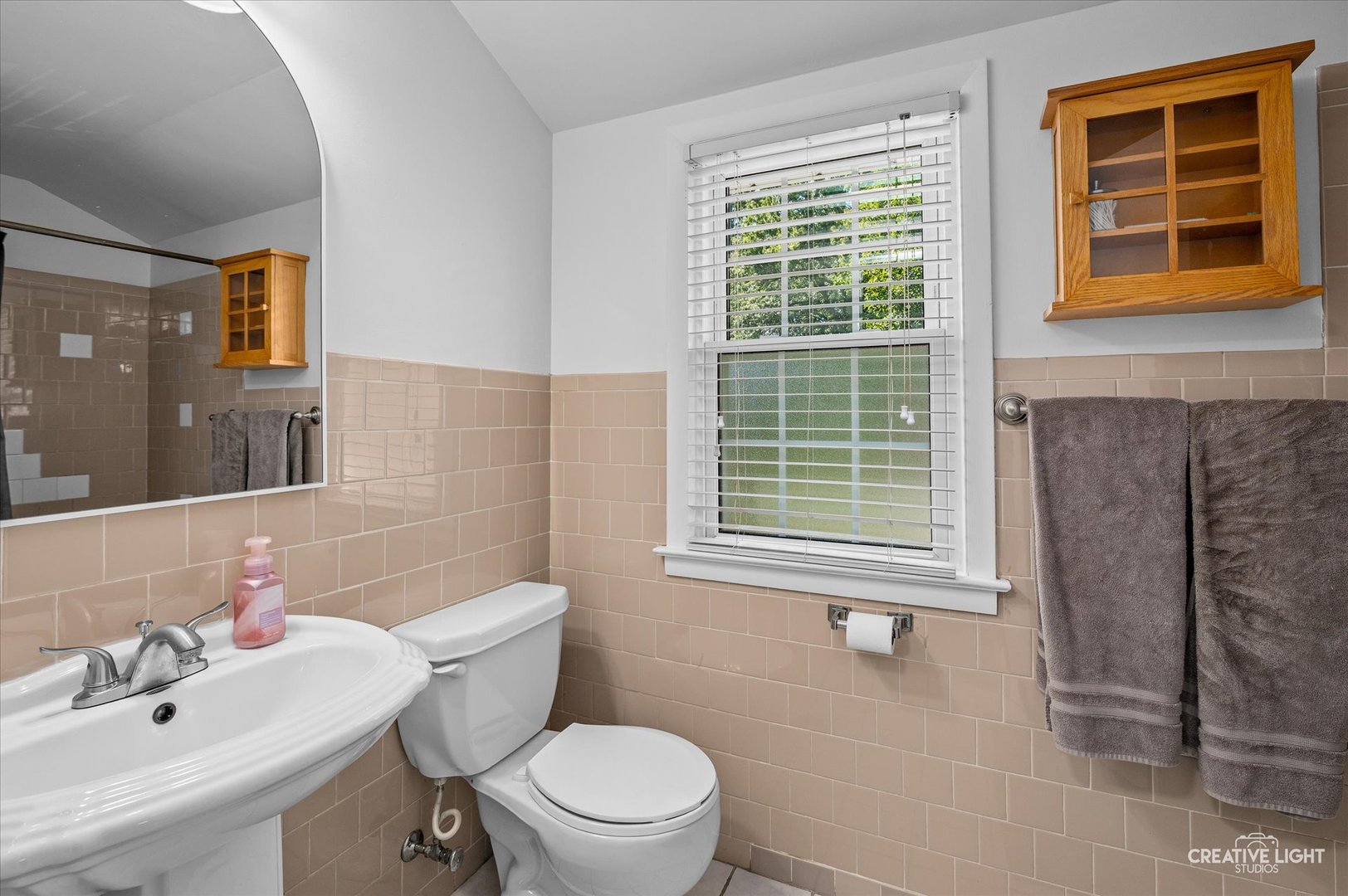 128 S Oakwood Avenue, West Chicago, IL 60185
