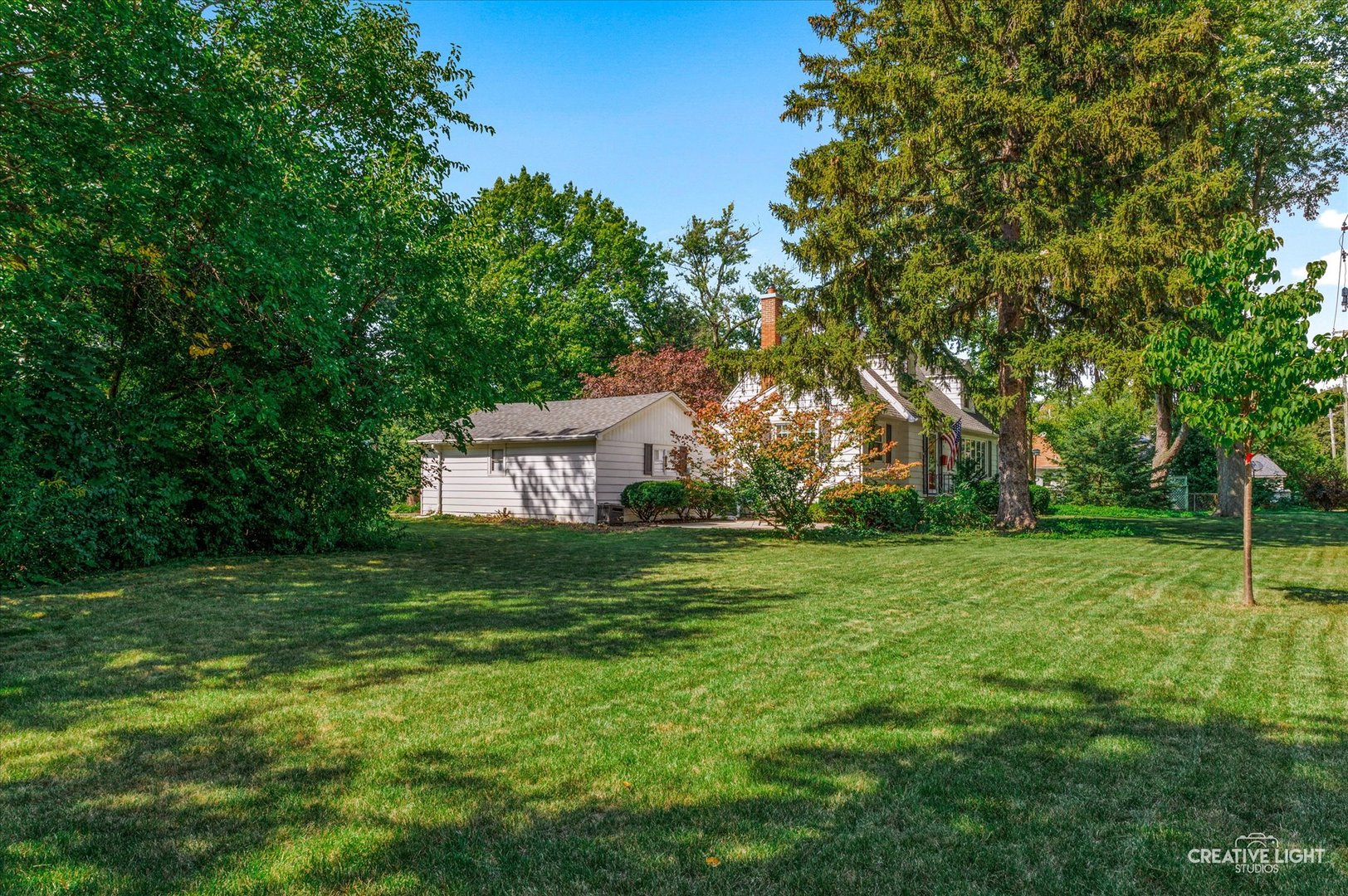 128 S Oakwood Avenue, West Chicago, IL 60185