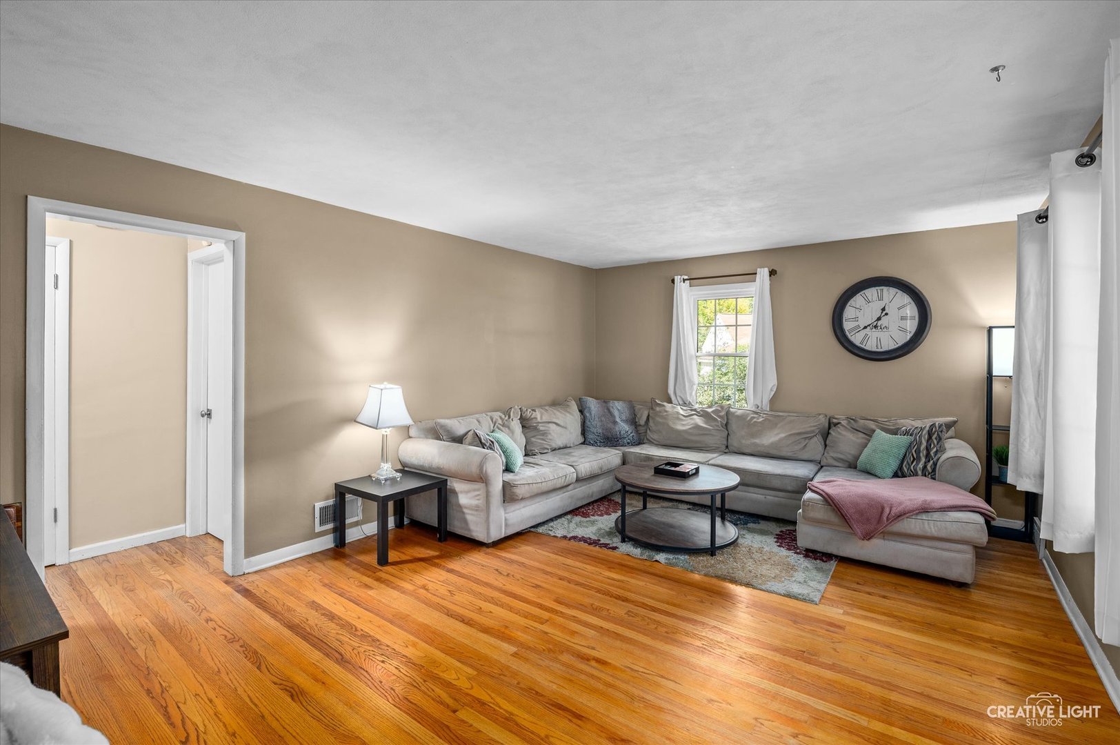 128 S Oakwood Avenue, West Chicago, IL 60185