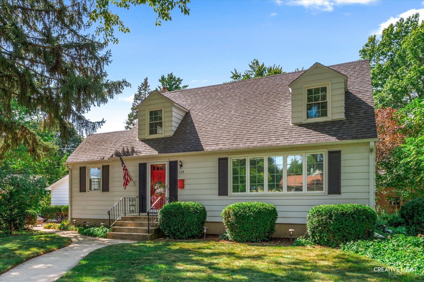 128 S Oakwood Avenue, West Chicago, IL 60185