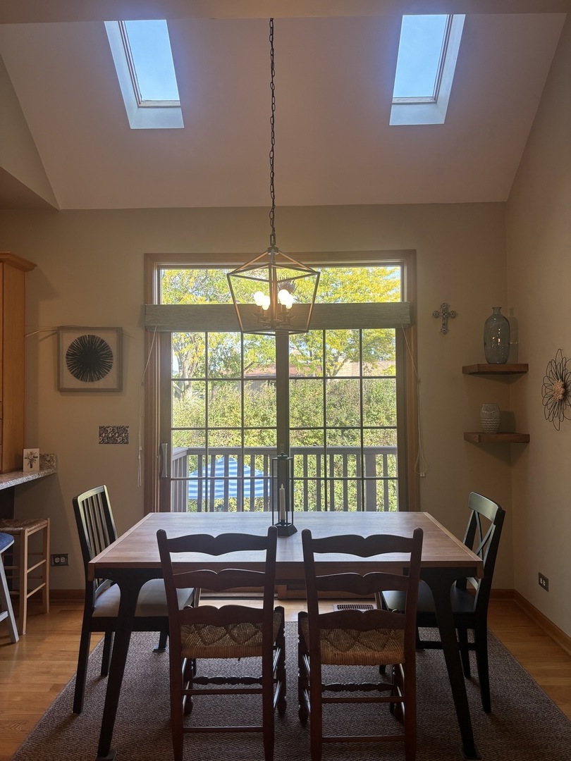 2S590 Seraph Holmes Court, Warrenville, IL 60555