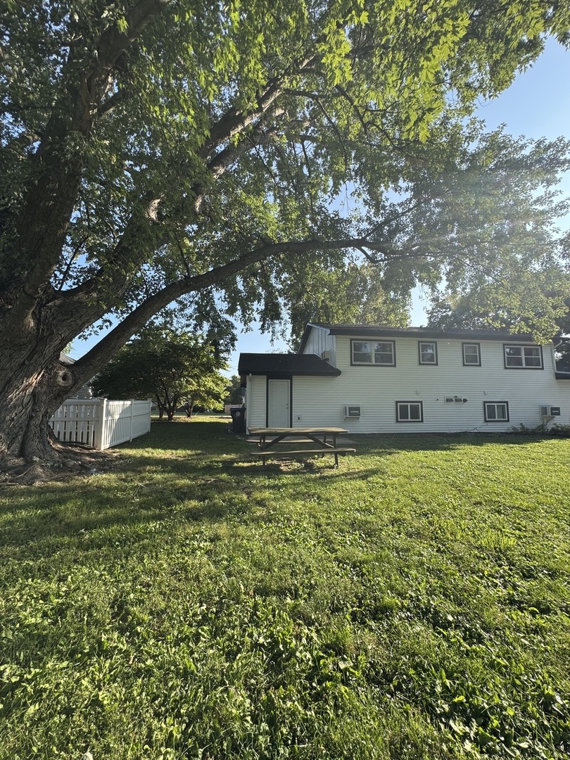 107 Park Street #B, Yorkville, IL 60560