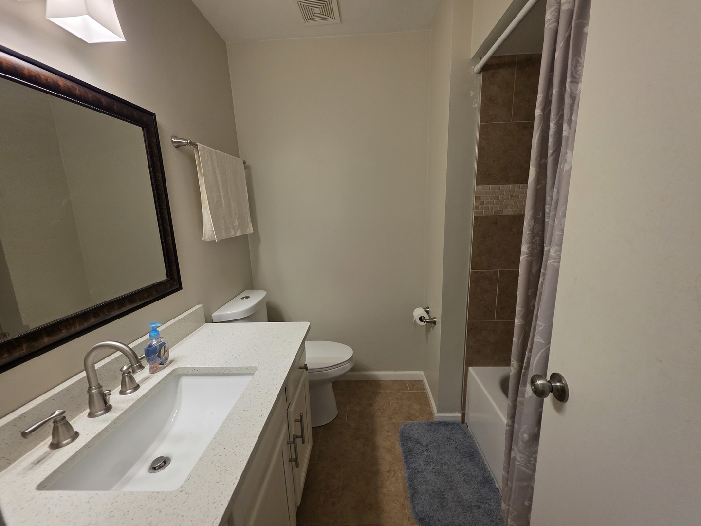 712 W HIGHLAND Avenue #4, Elgin, IL 60123