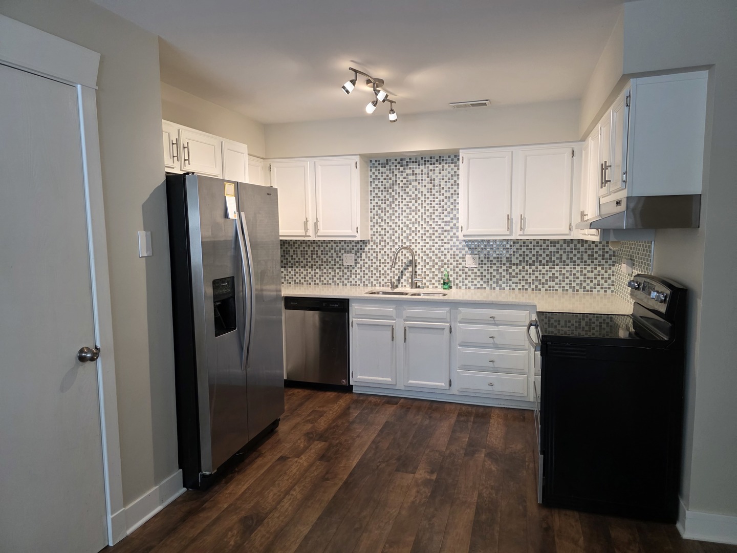712 W HIGHLAND Avenue #4, Elgin, IL 60123