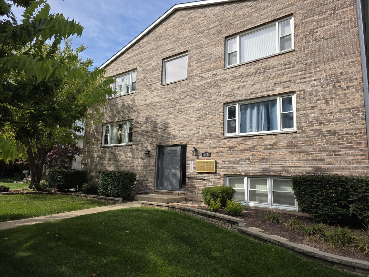 712 W HIGHLAND Avenue #4, Elgin, IL 60123