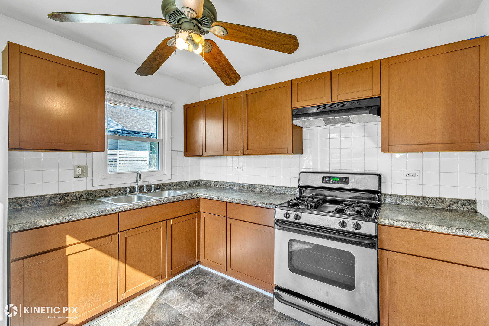 223 Hywood Lane, Bolingbrook, IL 60440