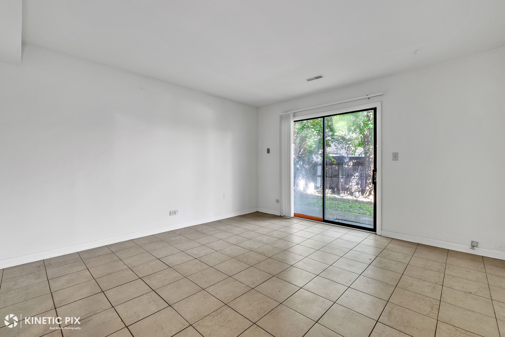 223 Hywood Lane, Bolingbrook, IL 60440
