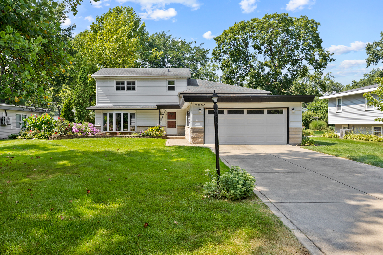 22W506 Arbor Lane, Glen Ellyn, IL 60137