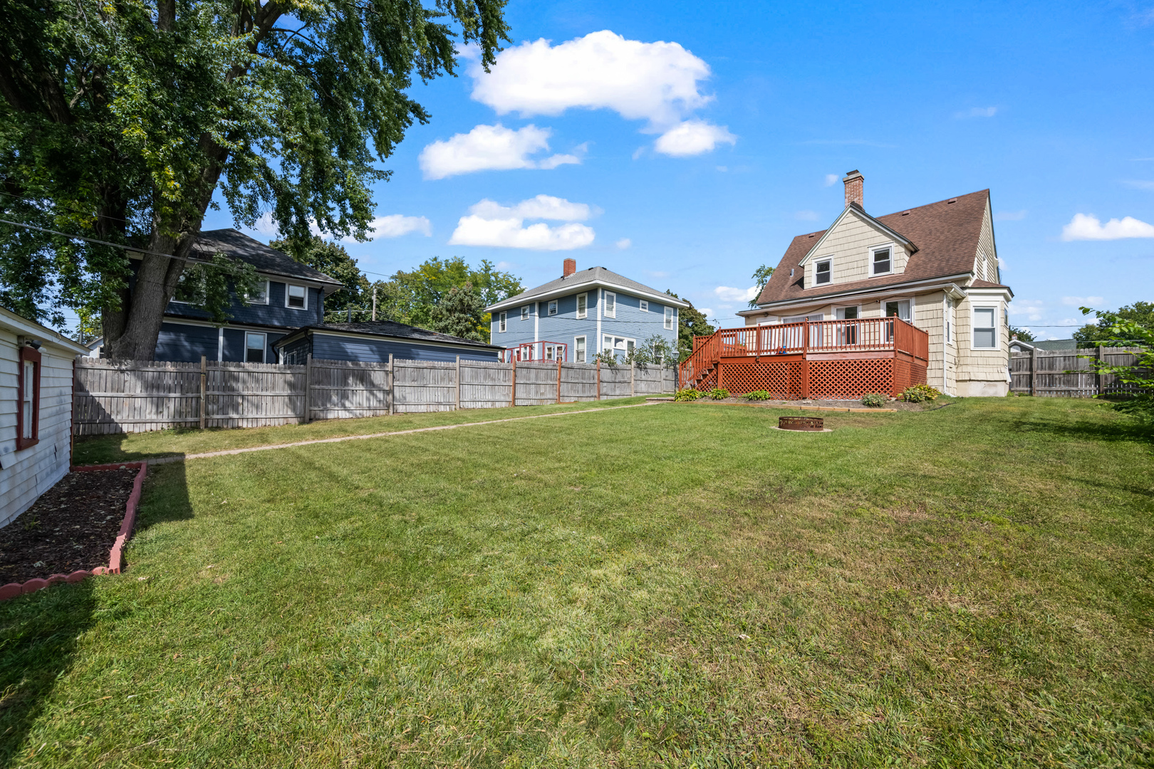 638 N Spring Street, Elgin, IL 60120