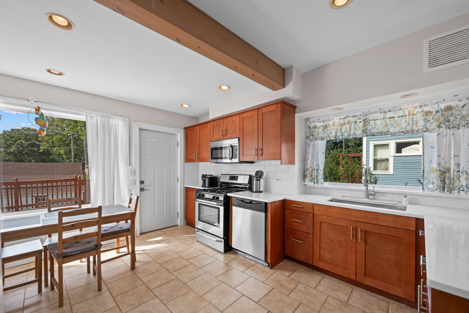638 N Spring Street, Elgin, IL 60120