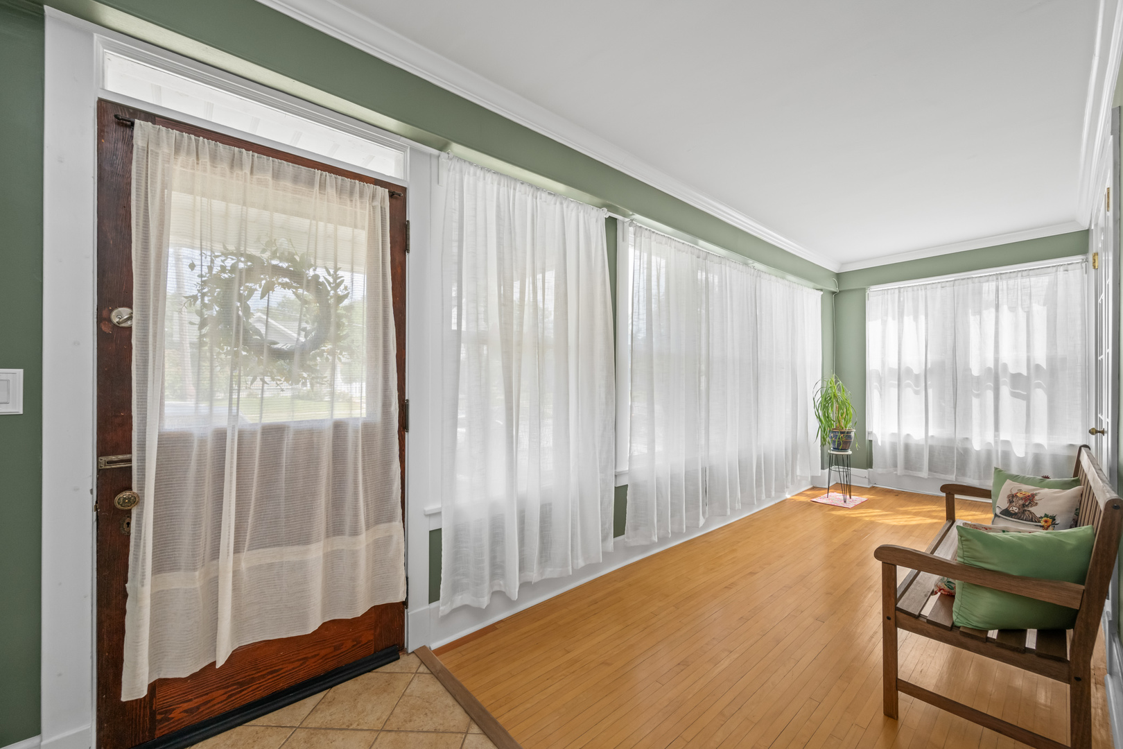 638 N Spring Street, Elgin, IL 60120