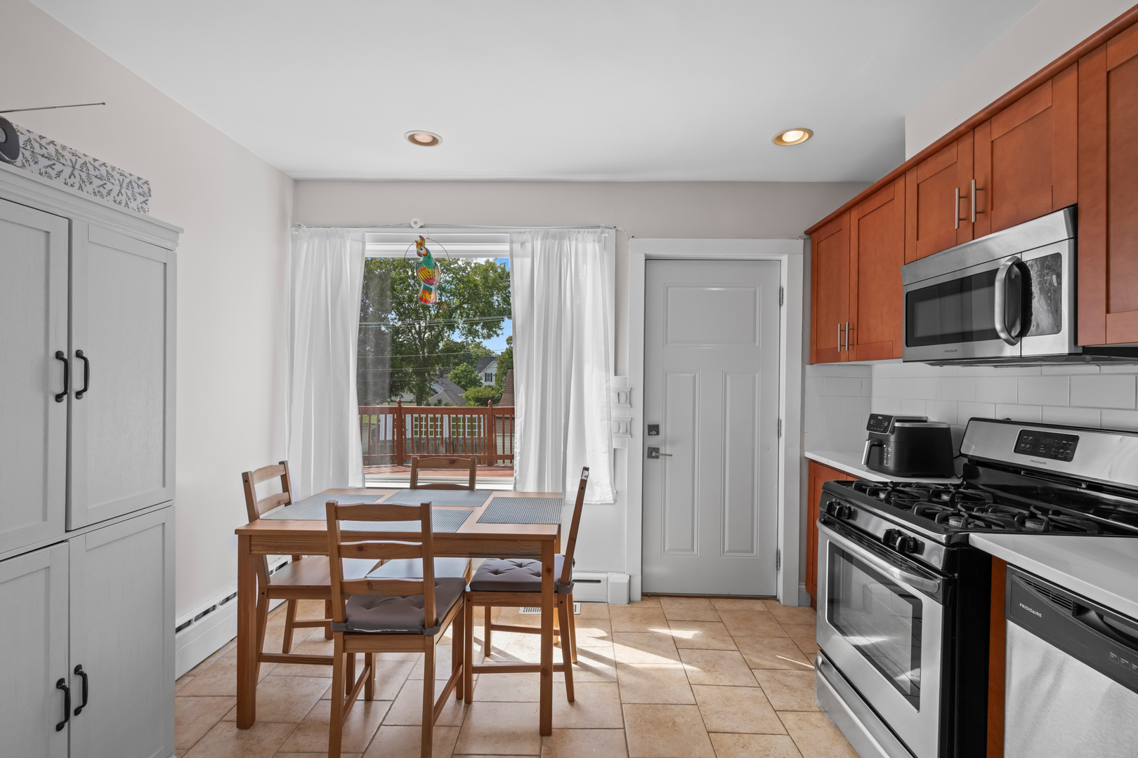 638 N Spring Street, Elgin, IL 60120