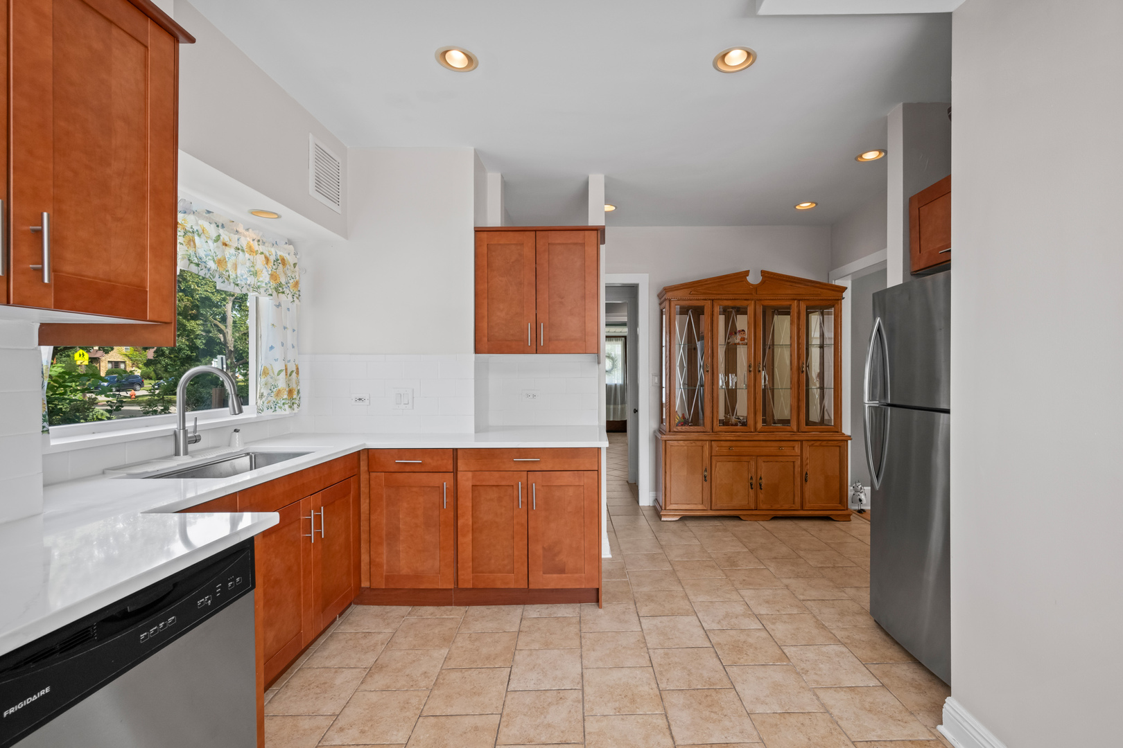 638 N Spring Street, Elgin, IL 60120