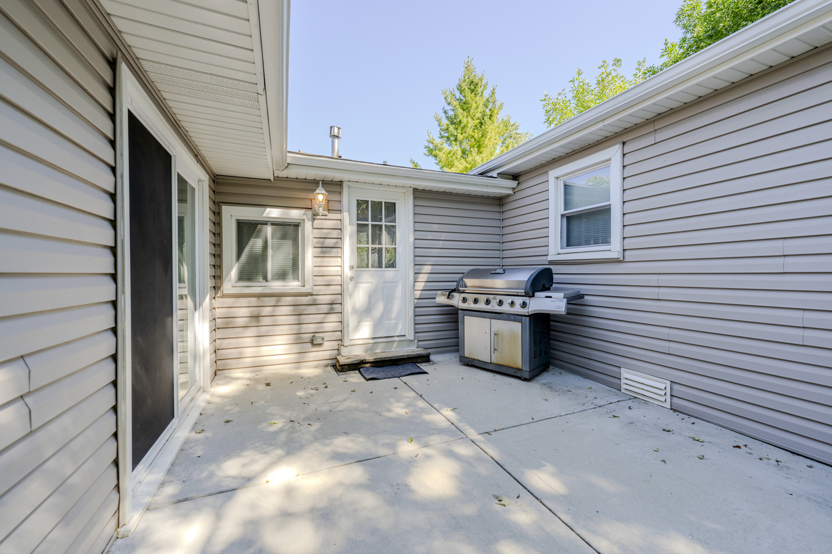 719 Lacy Avenue, Streamwood, IL 60107