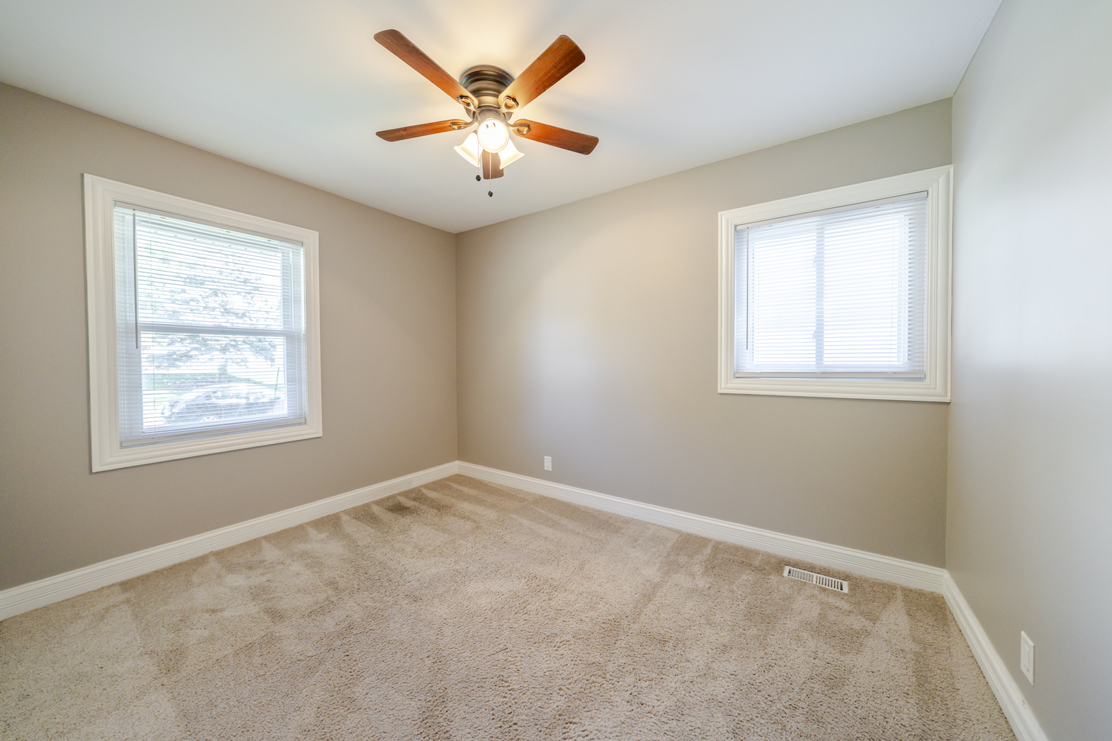 719 Lacy Avenue, Streamwood, IL 60107