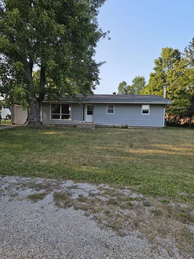 305 W Poplar Street, Heyworth, IL 61745