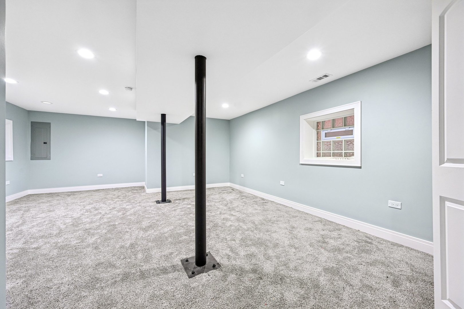 6547 S Langley Avenue, Chicago, IL 60637