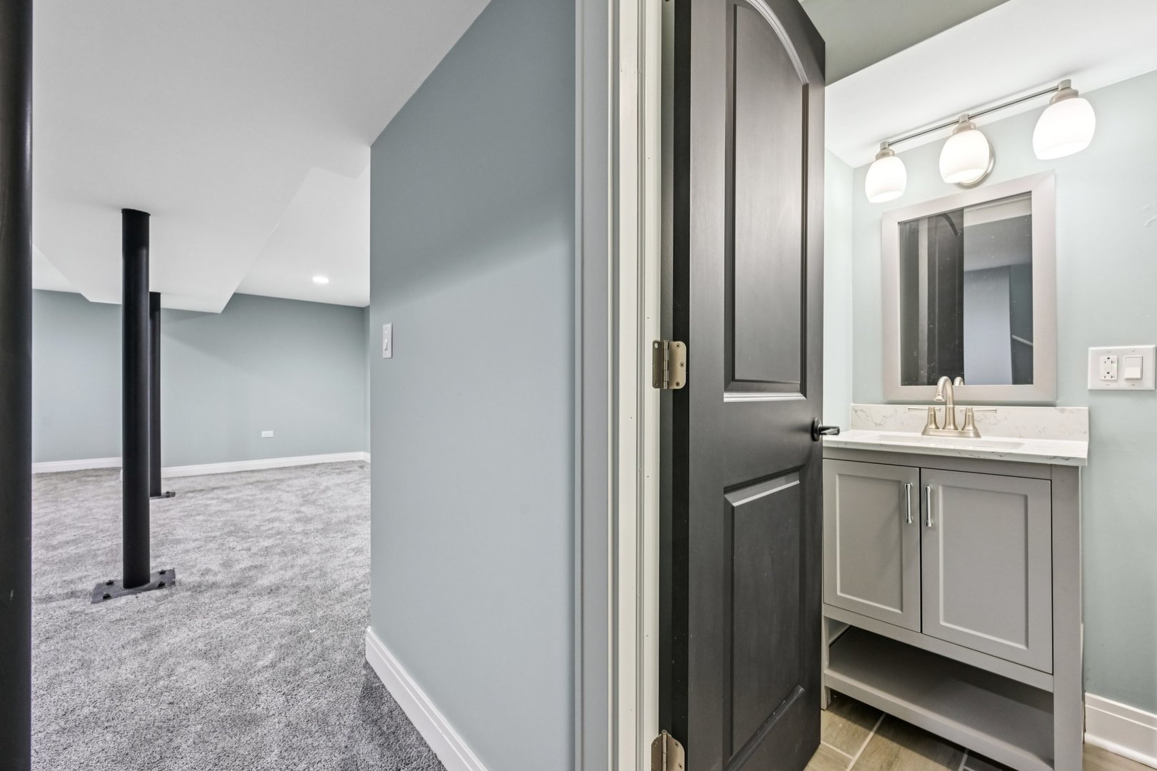 6547 S Langley Avenue, Chicago, IL 60637