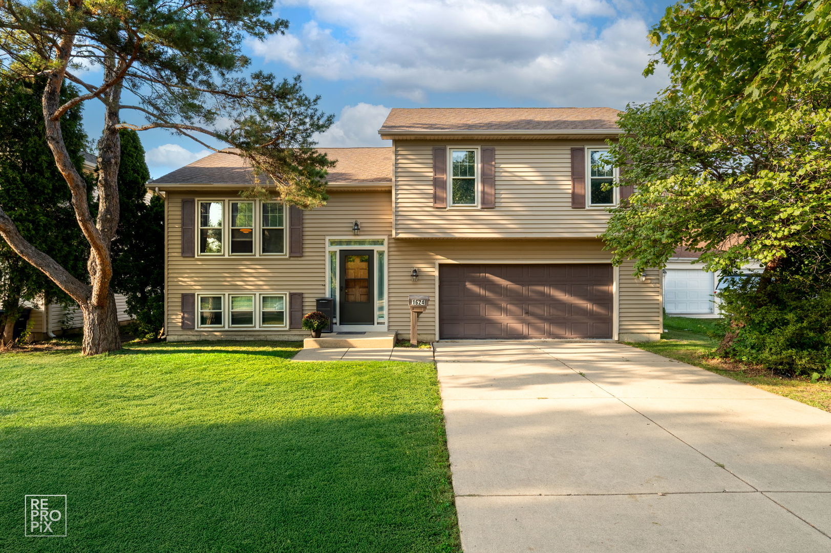 1624 Estes Avenue, Des Plaines, IL 60018