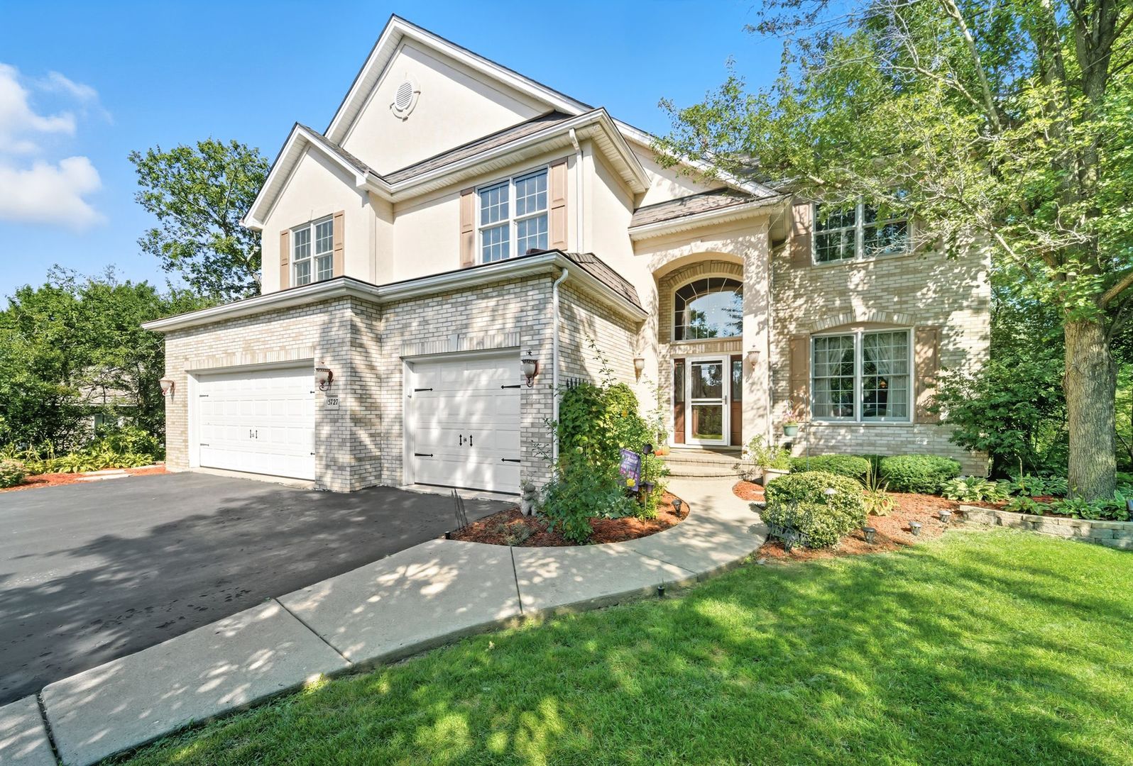 5727 Howard Avenue, La Grange Highlands, IL 60525