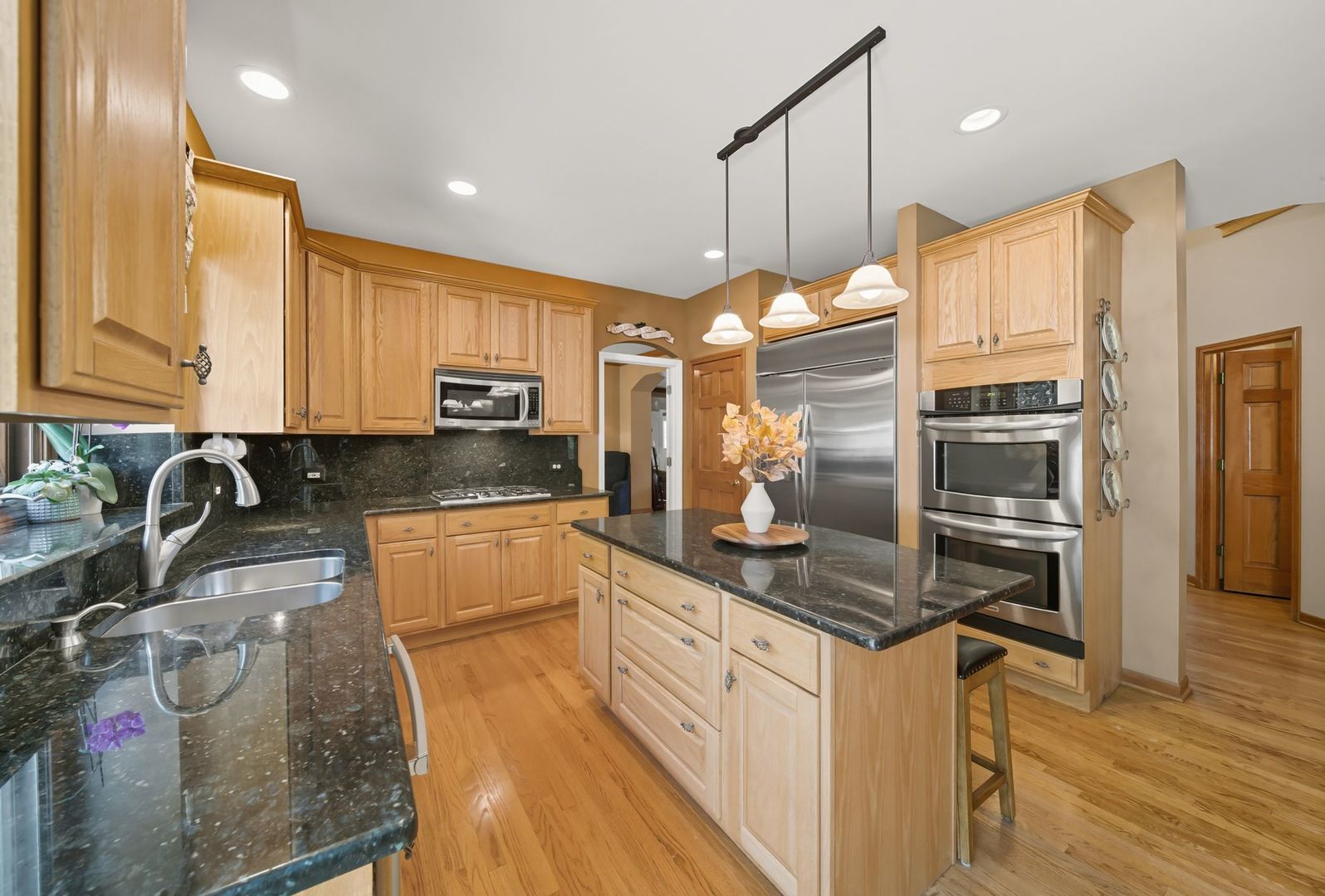 5727 Howard Avenue, La Grange Highlands, IL 60525