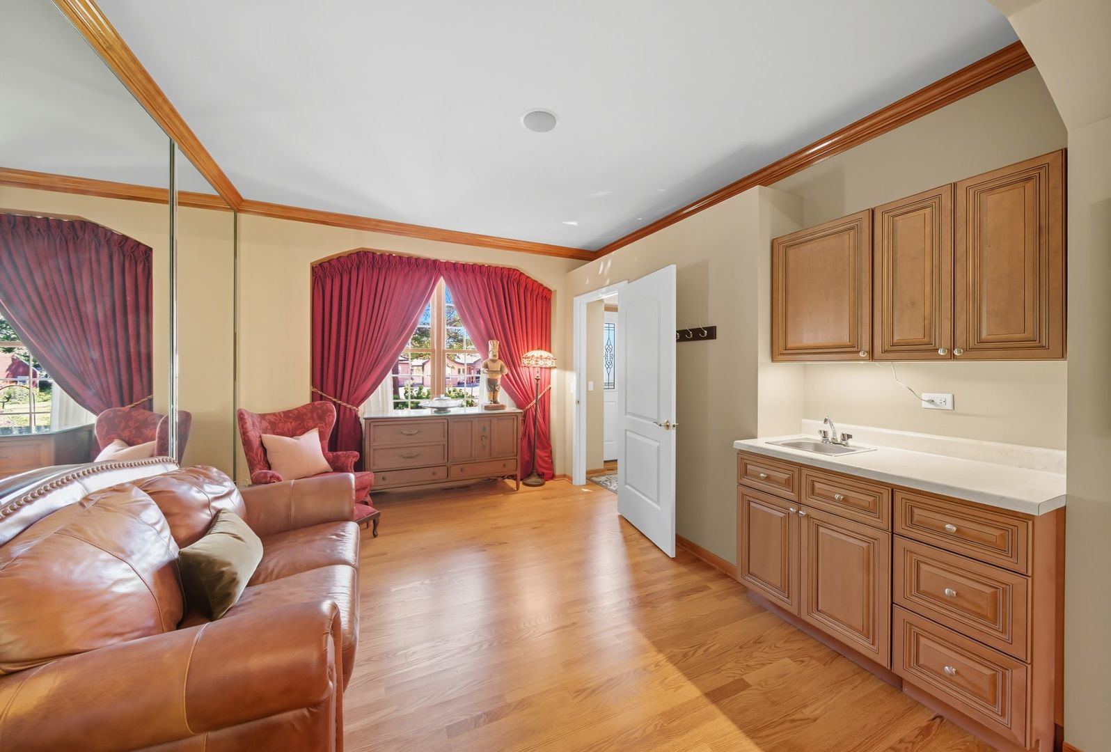 5727 Howard Avenue, La Grange Highlands, IL 60525