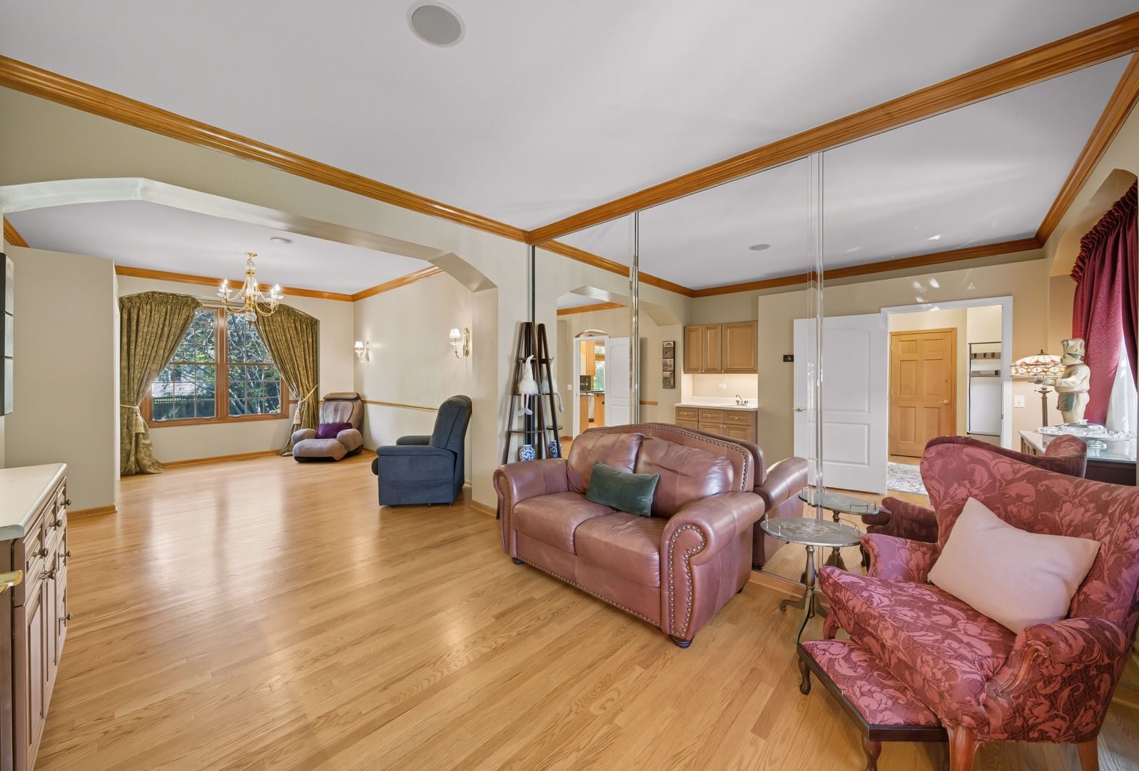5727 Howard Avenue, La Grange Highlands, IL 60525