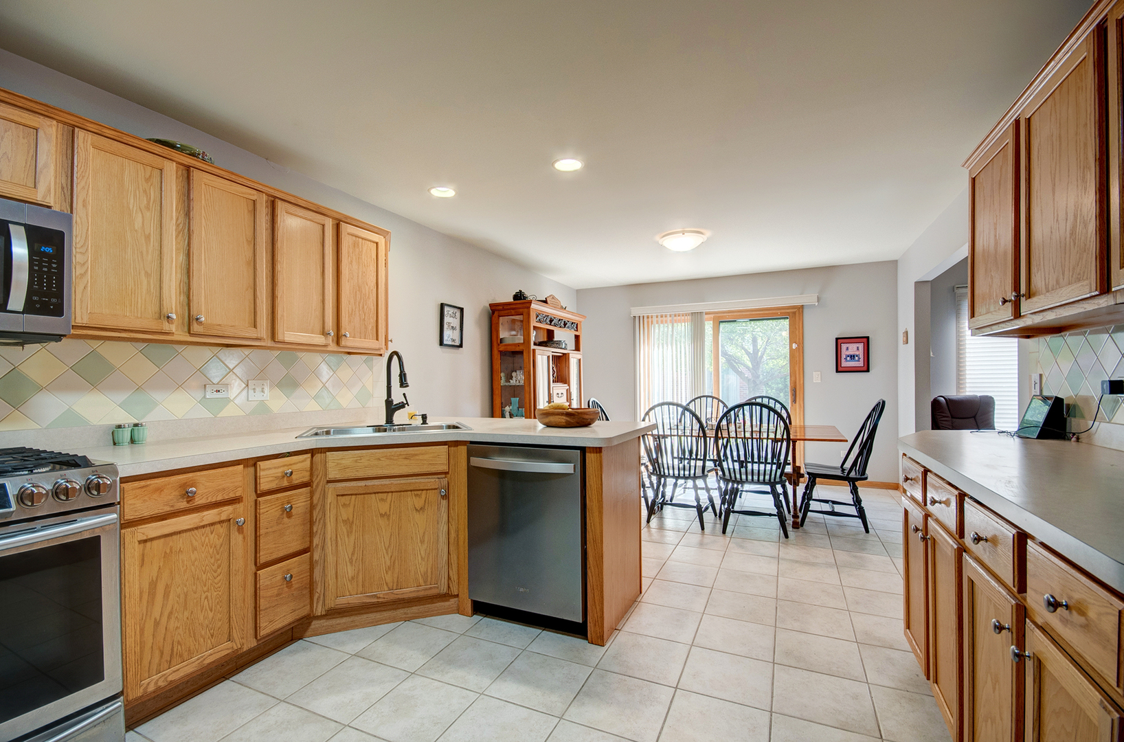 9413 Caledonia Drive, Tinley Park, IL 60487