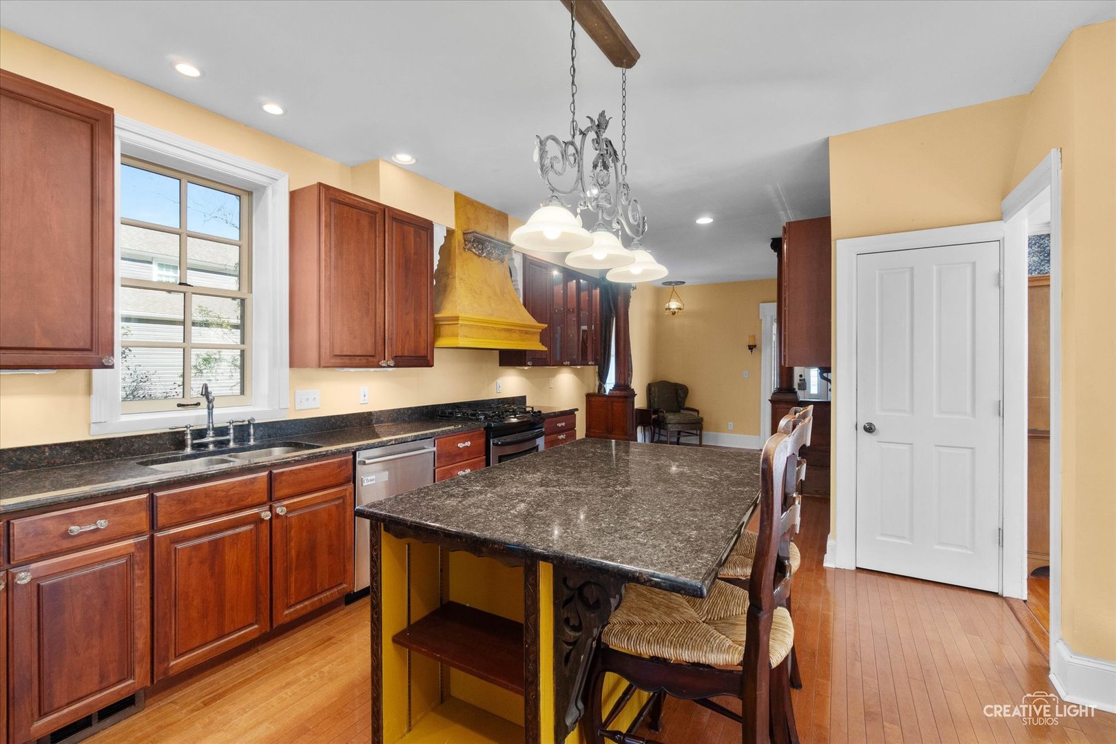 21 N Lincoln Street, Batavia, IL 60510