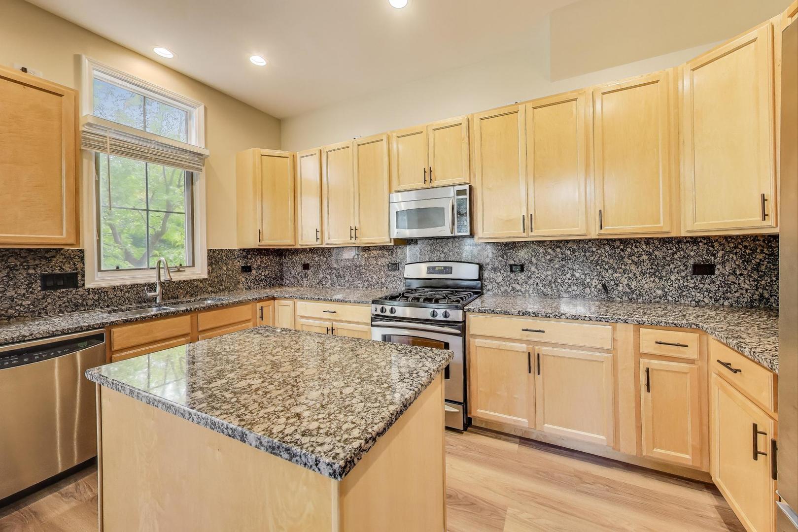 150 Festival Court, Elgin, IL 60120