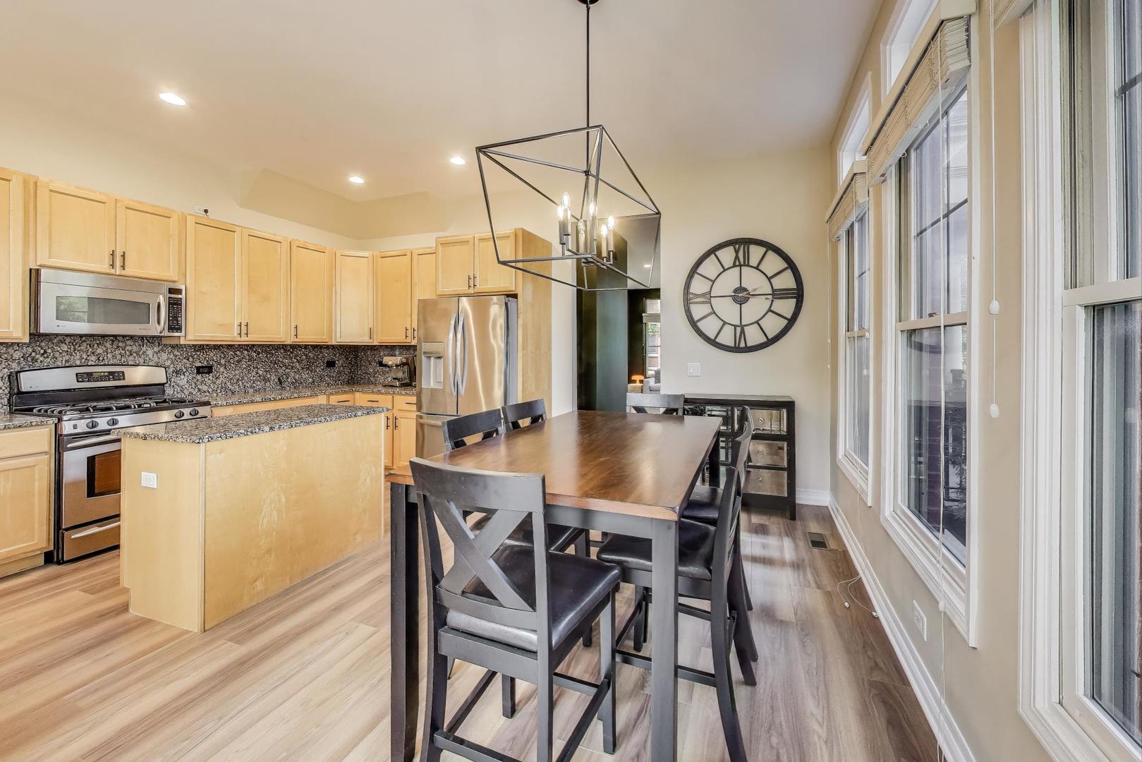 150 Festival Court, Elgin, IL 60120