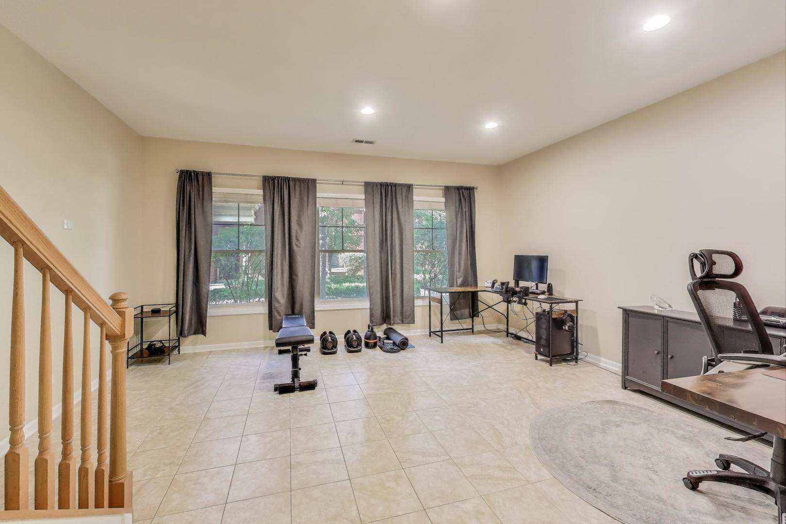 150 Festival Court, Elgin, IL 60120