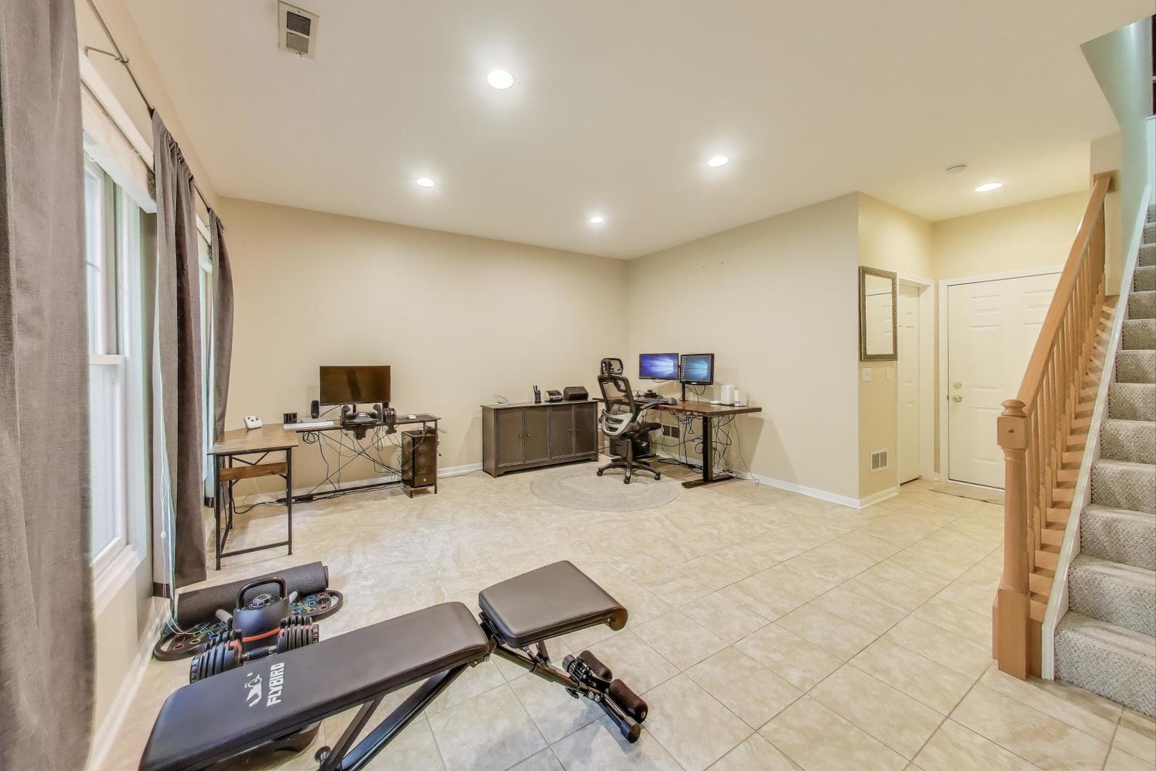 150 Festival Court, Elgin, IL 60120