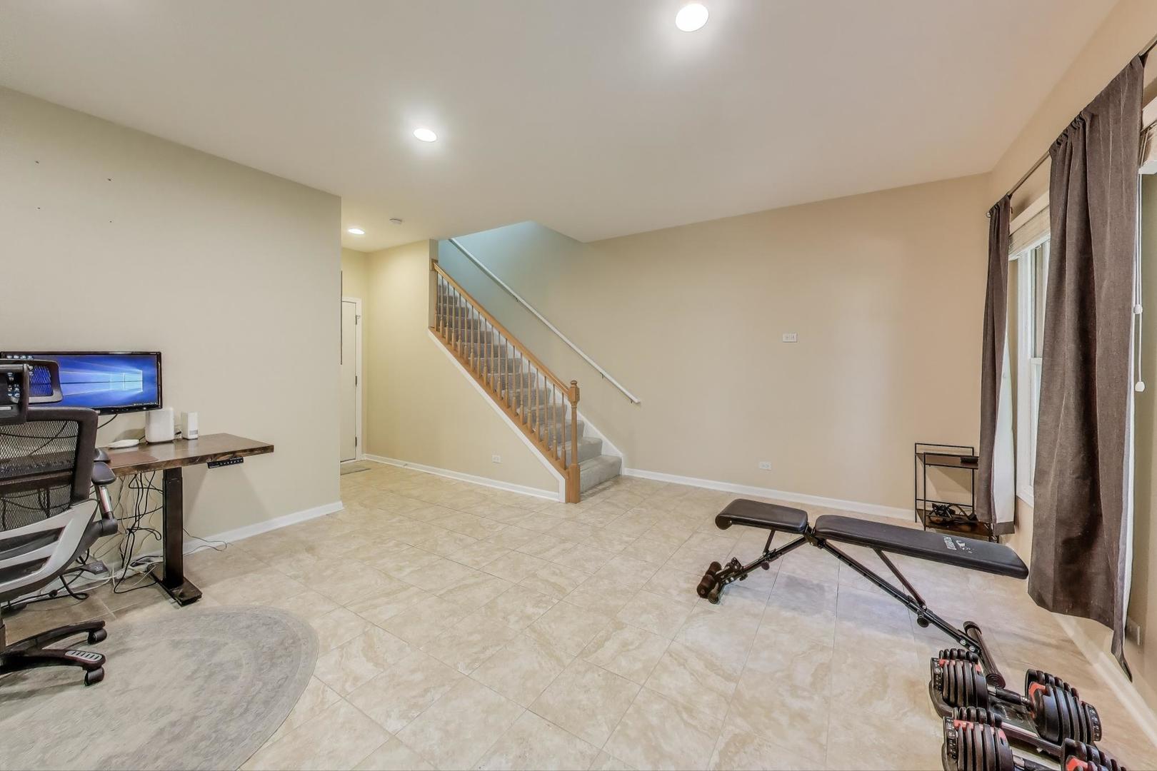 150 Festival Court, Elgin, IL 60120