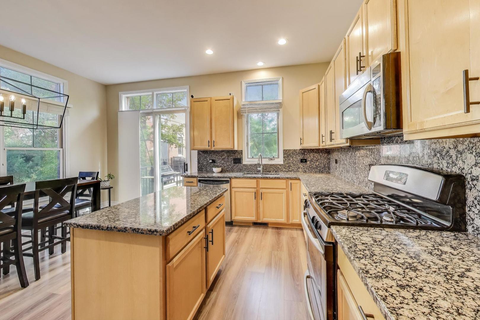 150 Festival Court, Elgin, IL 60120